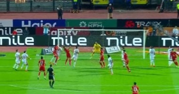 الشوط الأول الأهلى يتقدم على الزمالك بهدف محمد هانى الشوط الأول الأهلى يتقدم على الزمالك بهدف محمد هانى