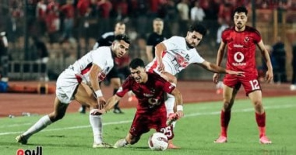 لاعبو الأهلى يحيون الجماهير بعد الفوز على الزمالك بثنائية محمد هانى وبقرار لاعبو الأهلى يحيون الجماهير بعد الفوز على الزمالك بثنائية محمد هانى وبقرار