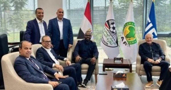 أبو ريدة يستقبل وفد فيفا لمناقشة الحوكمة المالية وورشة الانتقالات الدولية