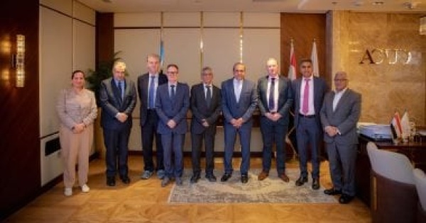 العاصمة الجديدة تستعد لإطلاق مشروعات طبية وتعليمية بالشراكة مع مؤسسات بريطانية العاصمة الجديدة تستعد لإطلاق مشروعات طبية وتعليمية بالشراكة مع مؤسسات بريطانية