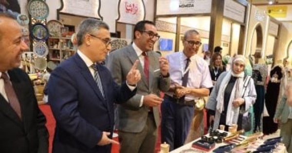 زيارات دبلوماسية وآلاف الزوار من العرب والأجانب وحفلات فى معرض تراثنا زيارات دبلوماسية وآلاف الزوار من العرب والأجانب وحفلات فى معرض تراثنا