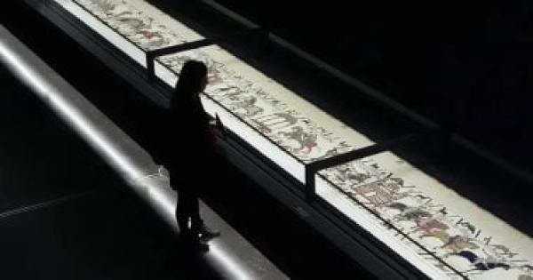 لحمايته من التمزق فرنسا تغير طريقة عرض نسيج بايو بعد عودته من لندن لحمايته من التمزق فرنسا تغير طريقة عرض نسيج بايو بعد عودته من لندن