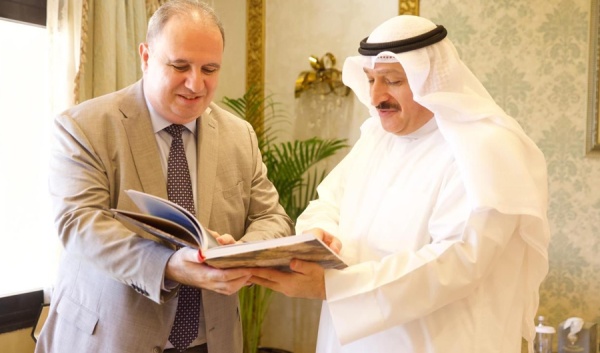 وزير الصحة يبحث مع سفير أذربيجان تعزيز التعاون الصحي وتبادل الخبرات الطبية