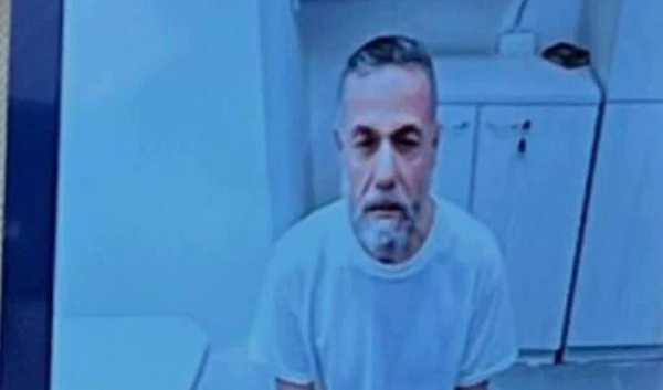 نشر صورة للدكتور حسام أبو صفية في محكمة إسرائيلية تظهر عليه آثار الإرهاق والتعذيب نشر صورة للدكتور حسام أبو صفية في محكمة إسرائيلية تظهر عليه آثار الإرهاق والتعذيب
