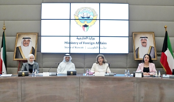 الكويت حريصون على ترسيخ مبادئ حقوق الإنسان وصون الكرامة الإنسانية الكويت حريصون على ترسيخ مبادئ حقوق الإنسان وصون الكرامة الإنسانية