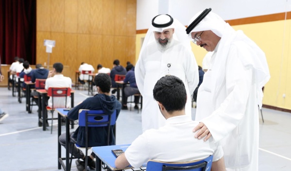 وزير التربية توفير بيئة ملائمة تساعد الطلبة على أداء امتحاناتهم
