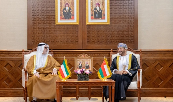 وزير الخارجية يبحث مع نظيره العماني تطورات الأوضاع في المنطقة وزير الخارجية يبحث مع نظيره العماني تطورات الأوضاع في المنطقة