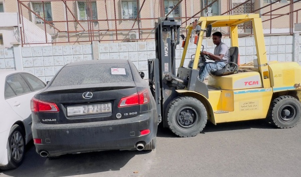 بلدية الكويت ت حر ر 65 مخالفة وترفع 53 سيارة مهملة في حولي بلدية الكويت ت حر ر 65 مخالفة وترفع 53 سيارة مهملة في حولي