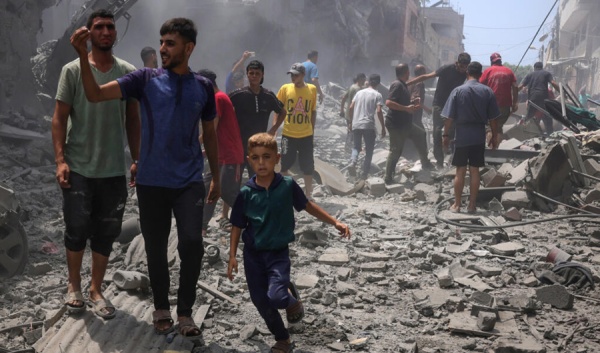 4 شهداء بينهم امرأتان وطفل في قصف إسرائيلي استهدف شقة سكنية بمدينة غزة 4 شهداء بينهم امرأتان وطفل في قصف إسرائيلي استهدف شقة سكنية بمدينة غزة