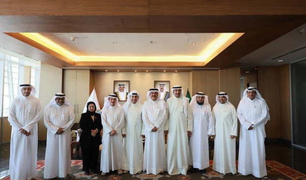 وزير التربية يبحث مع وفد جمعية الضباط المتقاعدين سبل التعاون والاستفادة من الخبرات الوطنية وزير التربية يبحث مع وفد جمعية الضباط المتقاعدين سبل التعاون والاستفادة من الخبرات الوطنية