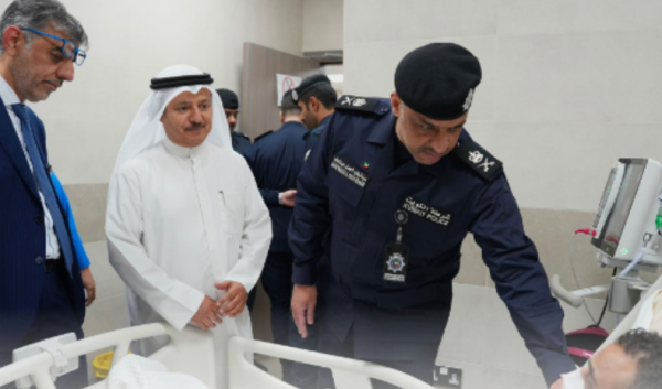 وكيل الداخلية يطمئن على رجل الأمن المصاب أثناء أداء واجبه وكيل الداخلية يطمئن على رجل الأمن المصاب أثناء أداء واجبه