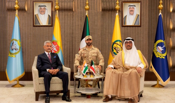 وزير الدفاع يبحث مع وزير خارجية الهند سبل تطوير التعاون الثنائي وزير الدفاع يبحث مع وزير خارجية الهند سبل تطوير التعاون الثنائي
