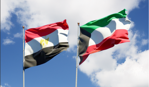 الكويت تتضامن مع مصر إثر تعرض سفينتين في ميناء دمياط لهجوم بطائرة مسي رة الكويت تتضامن مع مصر إثر تعرض سفينتين في ميناء دمياط لهجوم بطائرة مسي رة