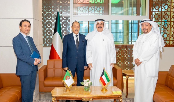 وزير المالية يبحث مع السفير الجزائري س بل تعزيز التعاون المشترك