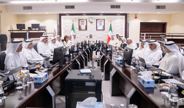 مجلس الوزراء يدين العدوان الإيراني الآثم على الكويت والدول الشقيقة مجلس الوزراء يدين العدوان الإيراني الآثم على الكويت والدول الشقيقة