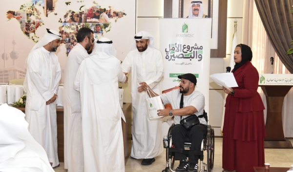 الهيئة الخيرية توزيع أجهزة لقراءة القرآن بلغة برايل على 30 مستفيدا الهيئة الخيرية توزيع أجهزة لقراءة القرآن بلغة برايل على 30 مستفيدا