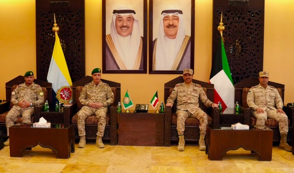 رئيس الأركان يستقبل قائدي القيادة الخليجية الموحدة و درع الجزيرة رئيس الأركان يستقبل قائدي القيادة الخليجية الموحدة و درع الجزيرة