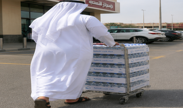 الشؤون تحدد الحد الأقصى لشراء مياه الشرب بـ5 كراتين للفرد الشؤون تحدد الحد الأقصى لشراء مياه الشرب بـ5 كراتين للفرد