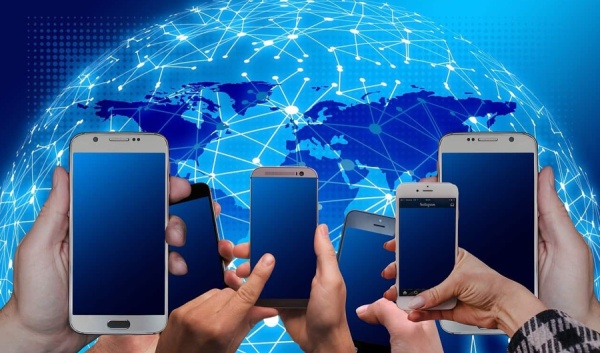 الإفراط في استخدام الإنترنت يرتبط بارتفاع مستويات التوتر وتراجع الحالة المزاجية الإفراط في استخدام الإنترنت يرتبط بارتفاع مستويات التوتر وتراجع الحالة المزاجية