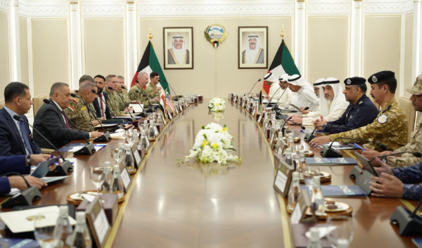 رئيس مجلس الوزراء بالإنابة يترأس اجتماعا مع وفدين من العراق والولايات المتحدة رئيس مجلس الوزراء بالإنابة يترأس اجتماعا مع وفدين من العراق والولايات المتحدة