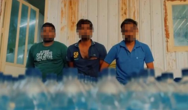 الداخلية ضبط 4 متهمين في مصنع للخمور المحلية داخل جاخور على طريق العبدلي الداخلية ضبط 4 متهمين في مصنع للخمور المحلية داخل جاخور على طريق العبدلي