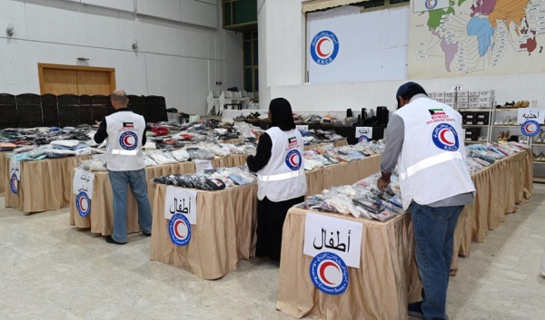 الهلال الأحمر توزع ملابس ومواد غذائية على 300 أسرة متعففة داخل البلاد الهلال الأحمر توزع ملابس ومواد غذائية على 300 أسرة متعففة داخل البلاد