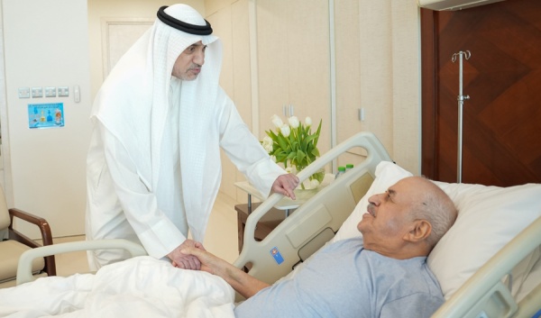 النائب الأول ووزير الداخلية يزور الفريق المتقاعد عبدالله الفارس للاطمئنان على صحته النائب الأول ووزير الداخلية يزور الفريق المتقاعد عبدالله الفارس للاطمئنان على صحته
