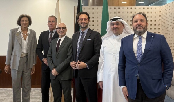 غرفة التجارة تعزيز التعاون الاقتصادي والاستثماري مع إيطاليا