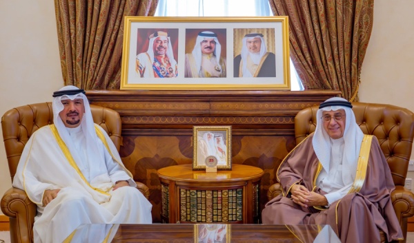 مستشار ملك البحرين يبحث مع سفيرنا بالمنامة تعزيز التعاون الإعلامي والثقافي مستشار ملك البحرين يبحث مع سفيرنا بالمنامة تعزيز التعاون الإعلامي والثقافي