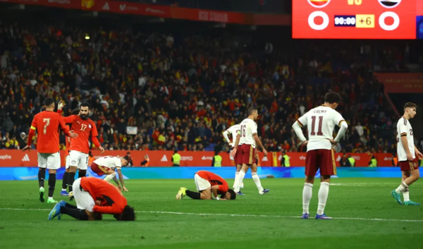 فيفا يعاقب إسبانيا بسبب الهتافات المعادية للإسلام خلال مباراة مصر