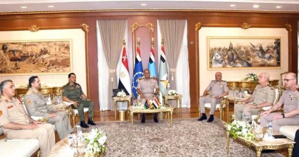 وزير الدفاع يلتقي نائب القائد العام للجيش الوطني الليبي ورئيس الأركان العامة للجيش الوطني الليبي