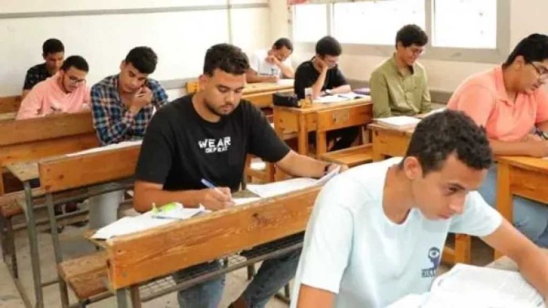 ماراثون الثانوية العامة طلاب العلمي والأدبي يؤدون امتحاني الفيزياء والتاريخ اليوم والتعليم تنفي شائعات الصعوبة ماراثون الثانوية العامة طلاب العلمي والأدبي يؤدون امتحاني الفيزياء والتاريخ اليوم والتعليم تنفي شائعات الصعوبة