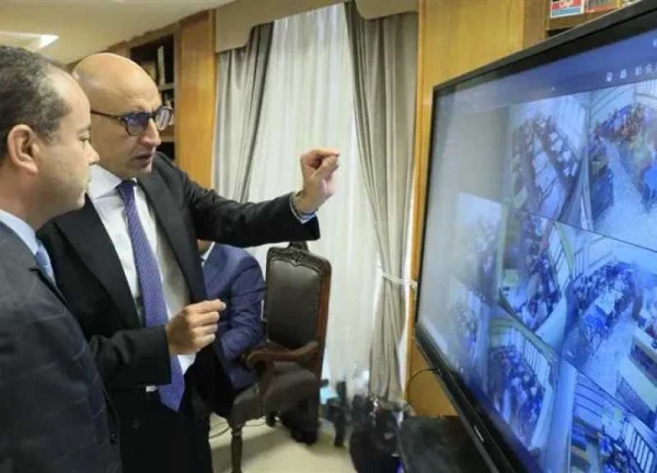 وزير التعليم يتابع امتحانات الثانوية العامة من غرفة العمليات ويشدد على الانضباط الكامل وزير التعليم يتابع امتحانات الثانوية العامة من غرفة العمليات ويشدد على الانضباط الكامل