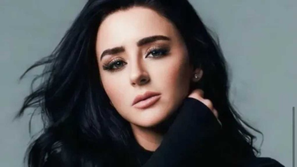 الوسط الفني يواسي الفنانة إيمان سلامة بعد إعلان وفاة والدها الوسط الفني يواسي الفنانة إيمان سلامة بعد إعلان وفاة والدها