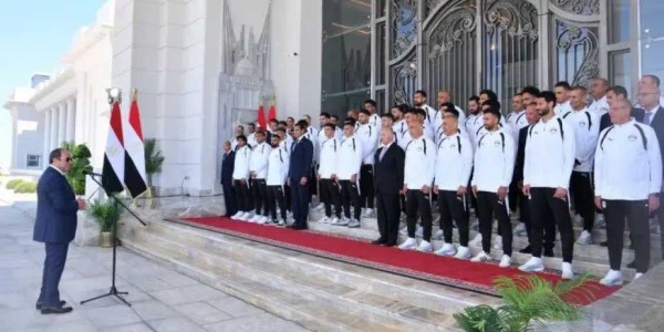 رحلة منتخب مصر في المونديال وتكريم الرئيس السيسي للأبطال رحلة منتخب مصر في المونديال وتكريم الرئيس السيسي للأبطال