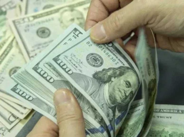 هدوء مطلع الأسبوع استقرار جماعي لأسعار الدولار مقابل الجنيه المصري في تعاملات الأحد هدوء مطلع الأسبوع استقرار جماعي لأسعار الدولار مقابل الجنيه المصري في تعاملات الأحد