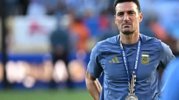 ليونيل سكالوني يعترف بأفضلية إسبانيا وي لو ح بالرحيل بعد خسارة نهائي المونديال ليونيل سكالوني يعترف بأفضلية إسبانيا وي لو ح بالرحيل بعد خسارة نهائي المونديال