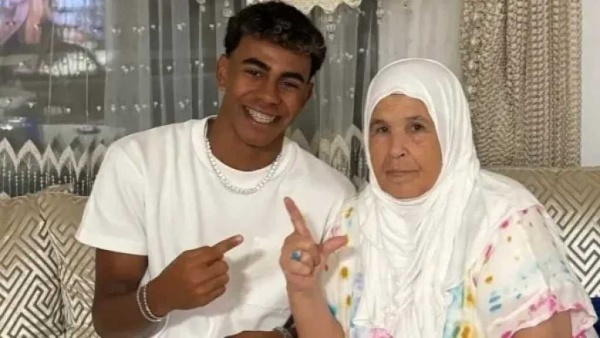 جدة يامال تحتفل بالذهب المونديالي الرفيسة بانتظار نجم إسبانيا عقب التفوق على ميسي جدة يامال تحتفل بالذهب المونديالي الرفيسة بانتظار نجم إسبانيا عقب التفوق على ميسي