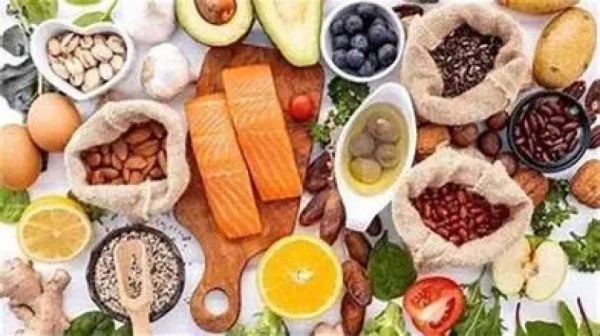 8 أطعمة تدعم جهازك المناعي وتساعد الجسم على مقاومة العدوى بشكل طبيعي 8 أطعمة تدعم جهازك المناعي وتساعد الجسم على مقاومة العدوى بشكل طبيعي