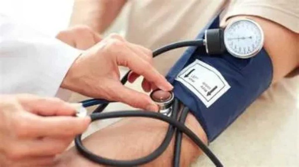 ارتفاع ضغط الدم دون أعراض لماذا ينصح الأطباء بقياسه بانتظام بداية من سن 18 عام ا ارتفاع ضغط الدم دون أعراض لماذا ينصح الأطباء بقياسه بانتظام بداية من سن 18 عام ا