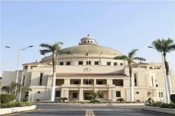 تنسيق الجامعات 2026 جامعة القاهرة تزف بشرى لأوائل الثانوية العامة بمنح دراسية طوال سنوات الدراسة