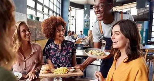 تناول الطعام خارج المنزل أفضل النصائح لاختيار وجبات جاهزة صحية دون الإضرار بنظامك الغذائي تناول الطعام خارج المنزل أفضل النصائح لاختيار وجبات جاهزة صحية دون الإضرار بنظامك الغذائي