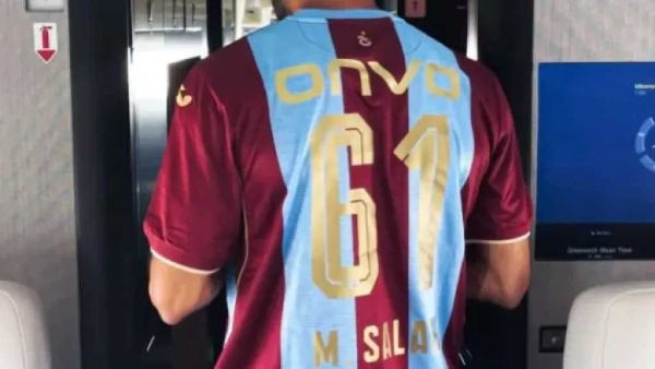 السر وراء الرقم 61 كواليس الظهور الأول لمحمد صلاح بقميص طرابزون سبور