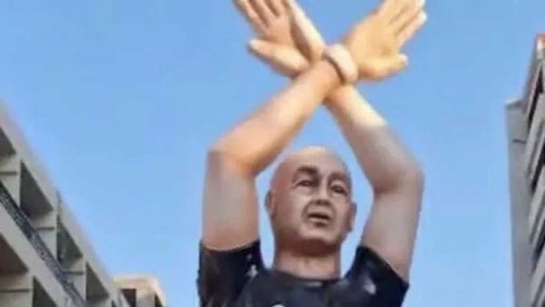 مجسم لحسام حسن في الساحل الشمالي احتفال ا بعيد ميلاد العميد مجسم لحسام حسن في الساحل الشمالي احتفال ا بعيد ميلاد العميد
