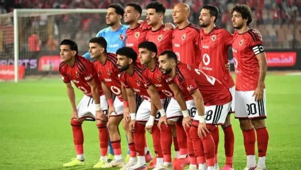 الأهلي يحسم تجديد عقود 6 نجوم وملف ثنائي ينتظر القرار النهائي