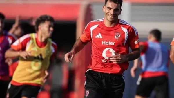 محمد فارس يشن هجوم ا على محلل تحكيمي بسبب طرد لاعب الأهلي