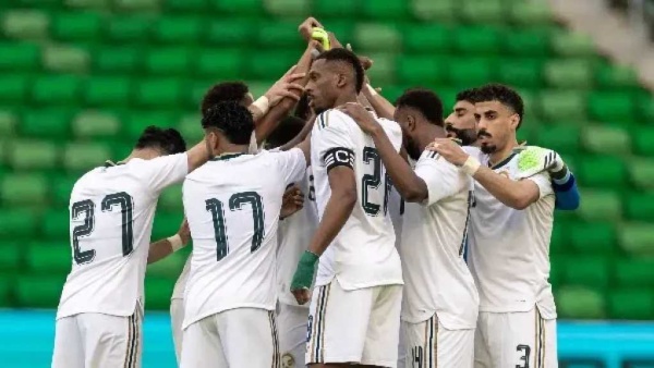السعودية تتأهل إلى نصف نهائي خليجي 27 السعودية تتأهل إلى نصف نهائي خليجي 27