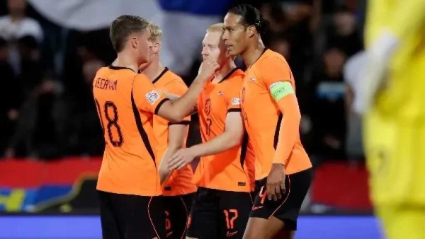 هولندا تعبر صربيا بثنائية في دوري الأمم الأوروبية هولندا تعبر صربيا بثنائية في دوري الأمم الأوروبية