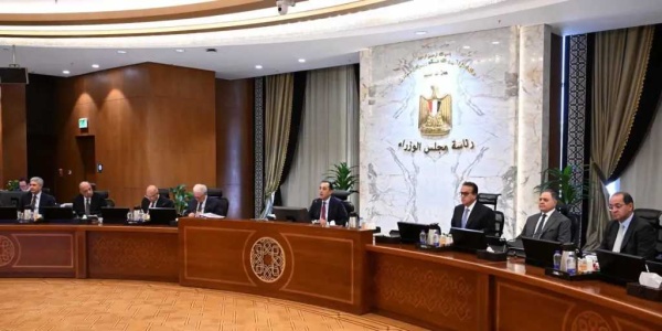 رسمي ا وقف العمل بنظام العمل عن ب عد يوم الأحد للجهات المشمولة بالقرار