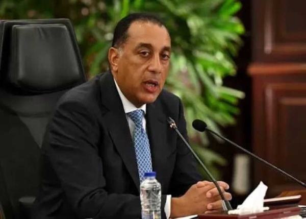 رئيس الوزراء يوجه بتوفير الأسمدة للمزارعين وضمان وصول الدعم إلى مستحقيه رئيس الوزراء يوجه بتوفير الأسمدة للمزارعين وضمان وصول الدعم إلى مستحقيه